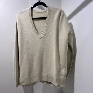 Frenckenberger Cashmere Boyfriend V-Neck Sweater in Chalk